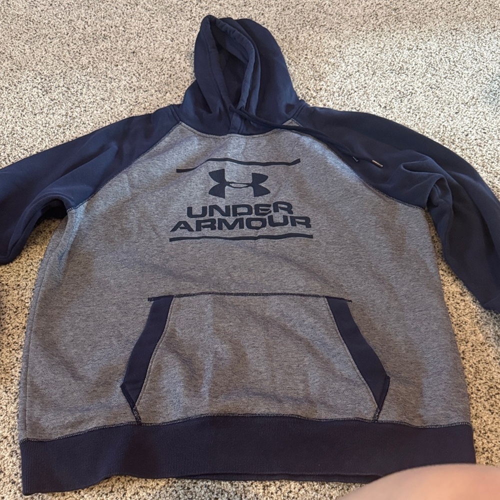 Under Armour Men's Navy and Gray Sweater